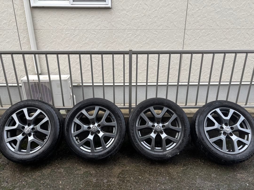 ニチニチです　エクストレイル純正18インチブラックエクストリーマーX