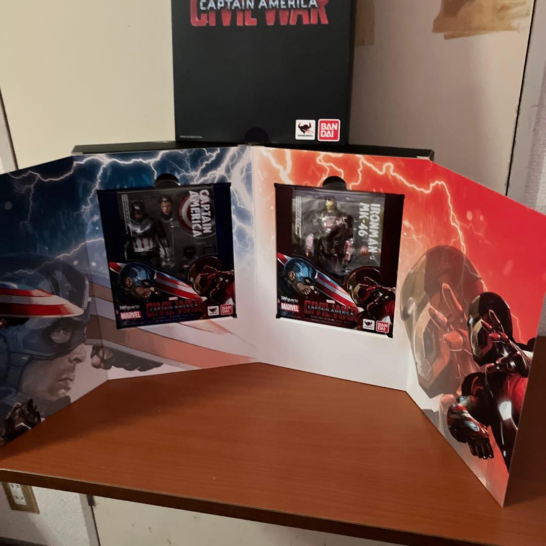 BANDAI ダブル　SHフィギア― キャプテンアメリカ&アイロンマン