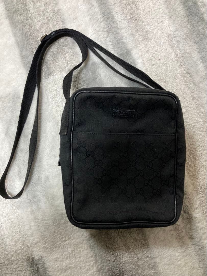 Gucci ブラック ショルダーバッグ