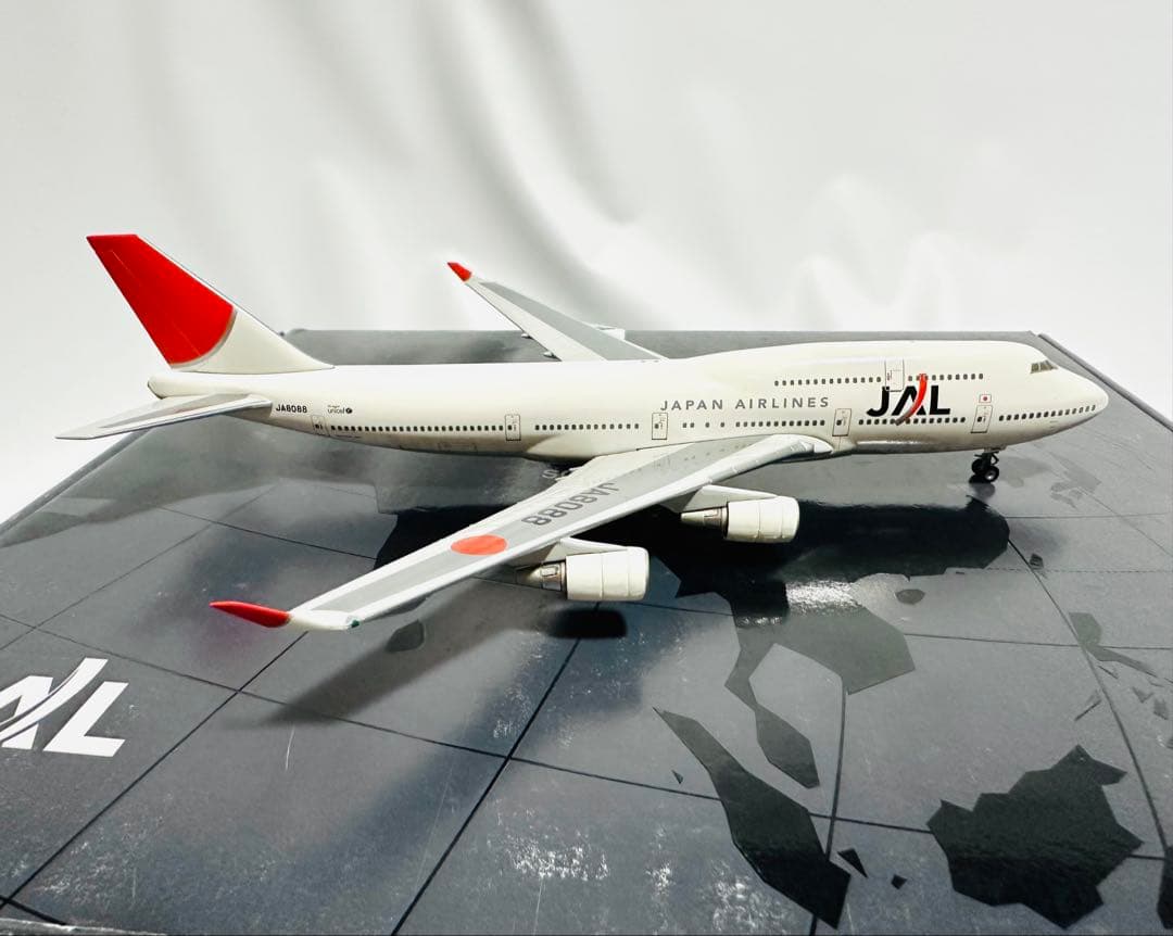 激レア 1/300 JAL 747-400 シリアル番号入りダイキャスト