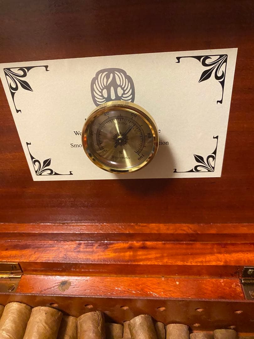 葉巻用ヒュミドール（木製シガーボックス】湿度計と湿度管理機能付、オマケ付！