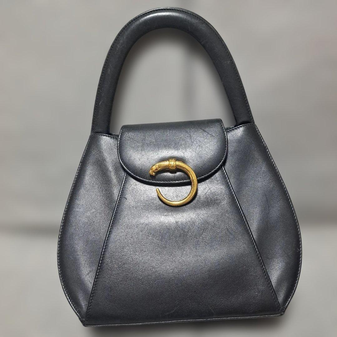 Cartier　黒のハンドバッグ 金色リング付き