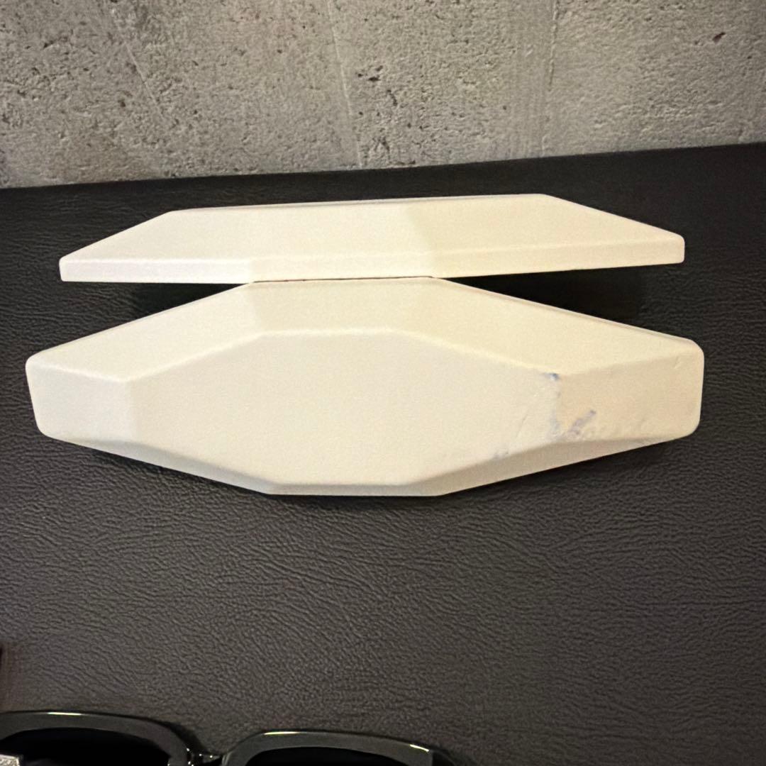 GENTLE MONSTER 装飾付きサングラス　UAE エミレーツモール購入