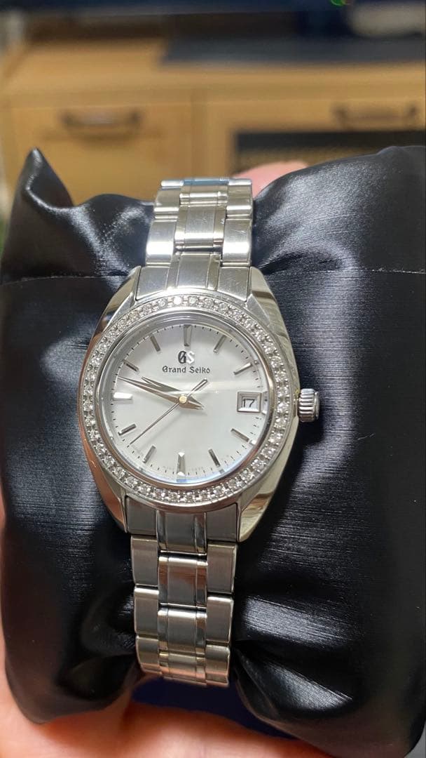 【極美品】Grand Seiko STGF279 白蝶貝 ダイヤ レディース