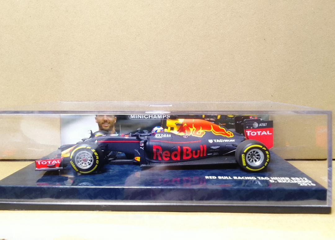 ミニチャンプス PMA 1/43 レッドブルRB12 リカルド 2016年