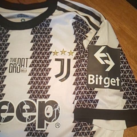 選手用ユベントスキエリーニ退団記念ユニ。