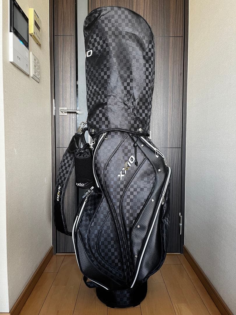 専用　極美品XXIOゼクシオ 軽量キャディバッグ　ブラックチェック　ペットボトル