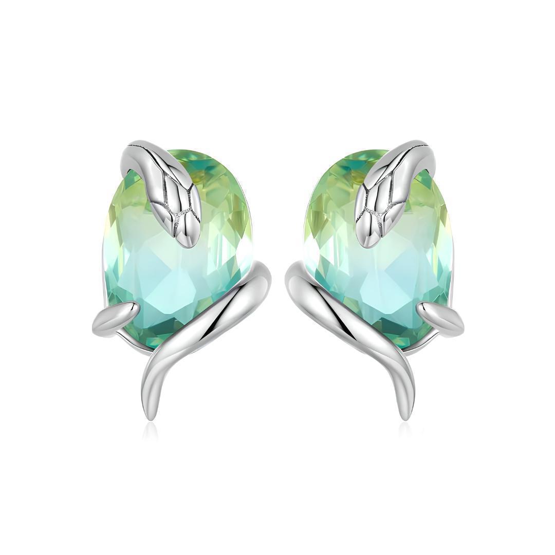 p104/【プラチナ仕上✧】白蛇ピアス　シルバー925　神秘的　開運　スネーク