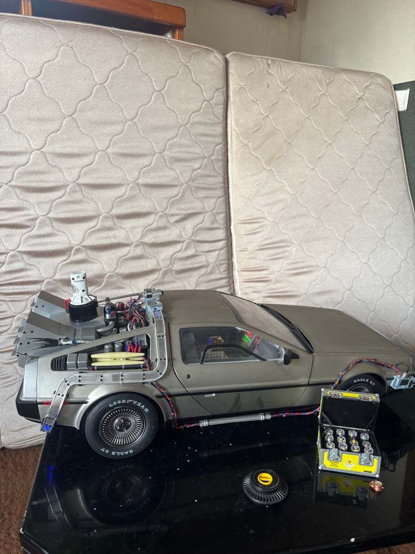 デロリアン ミニカー 1/18 LEDライト付き ディアゴスティーニ完成品