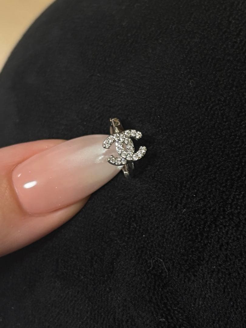 CHANEL フープピアス　片耳のみ