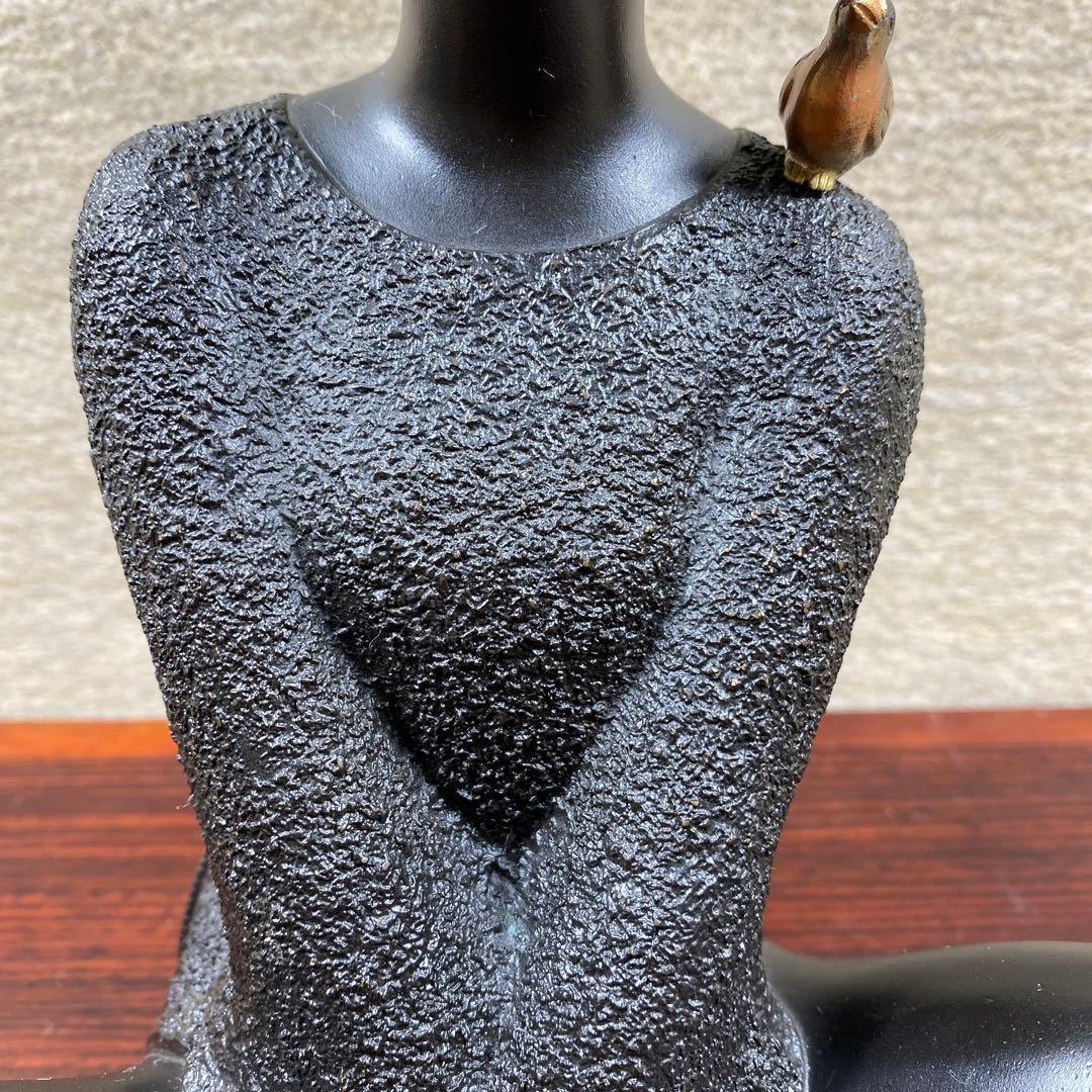 高岡銅器 彫刻家 板保次 (号 清峯）『おすまし』ブロンズ像