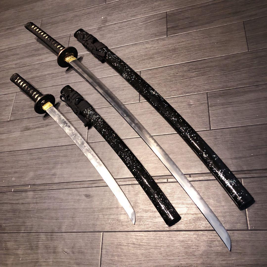 高級模造刀　優乱刃紋　大小セット　黒拵え　太刀　脇差　大小セット