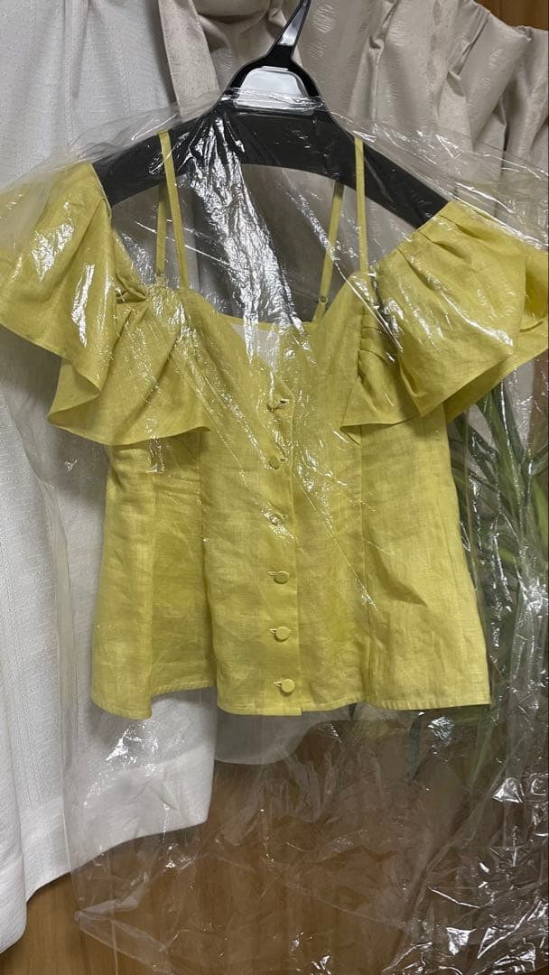 MYLAN イエロー フリルキャミソール