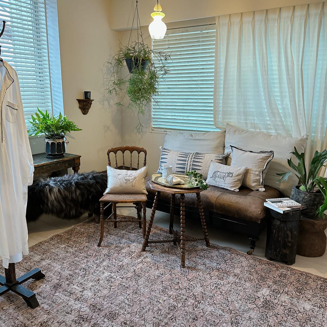 トルコ ヴィンテージラグ979 超大判 レア 人気柄 紋章 トープブラウン