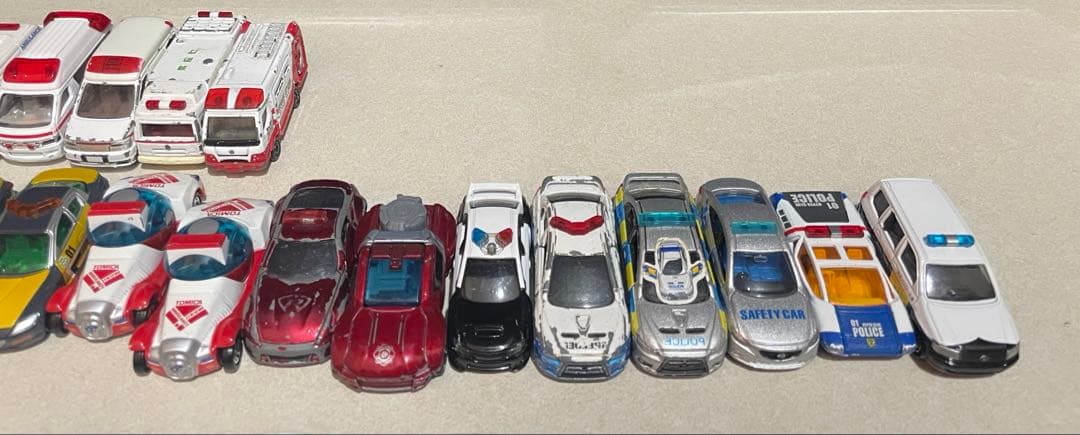 トミカ救急車•警察車両系　ミニカーまとめ売り54台セット
