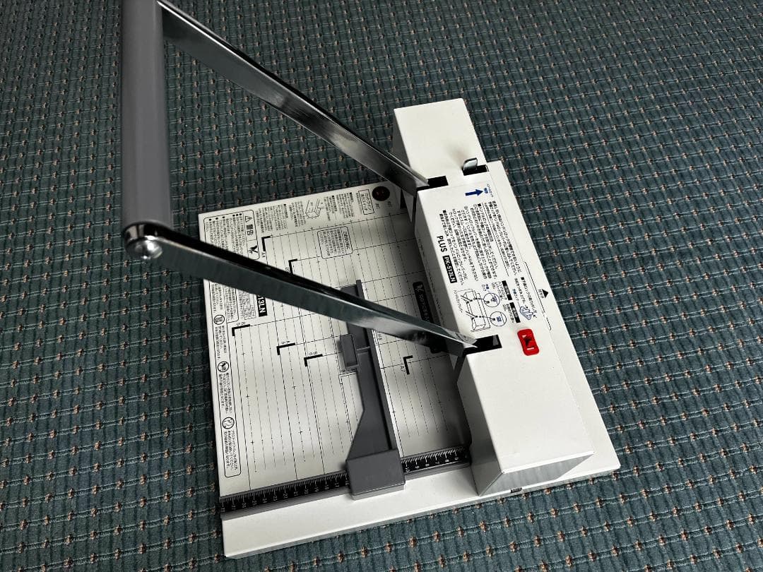 PLUS PK-513LN 裁断機 A4対応 ホワイト