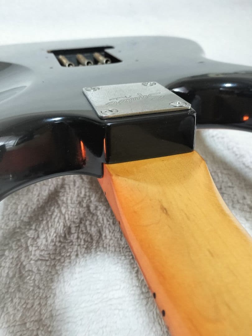 Squier スクワイヤー ストラトキャスター 黒 スクワイア べっ甲柄PG