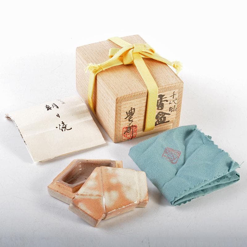 Shu 　松林豊斎作　千代結　香合　共布　堀内宗心極め箱　M　R5989
