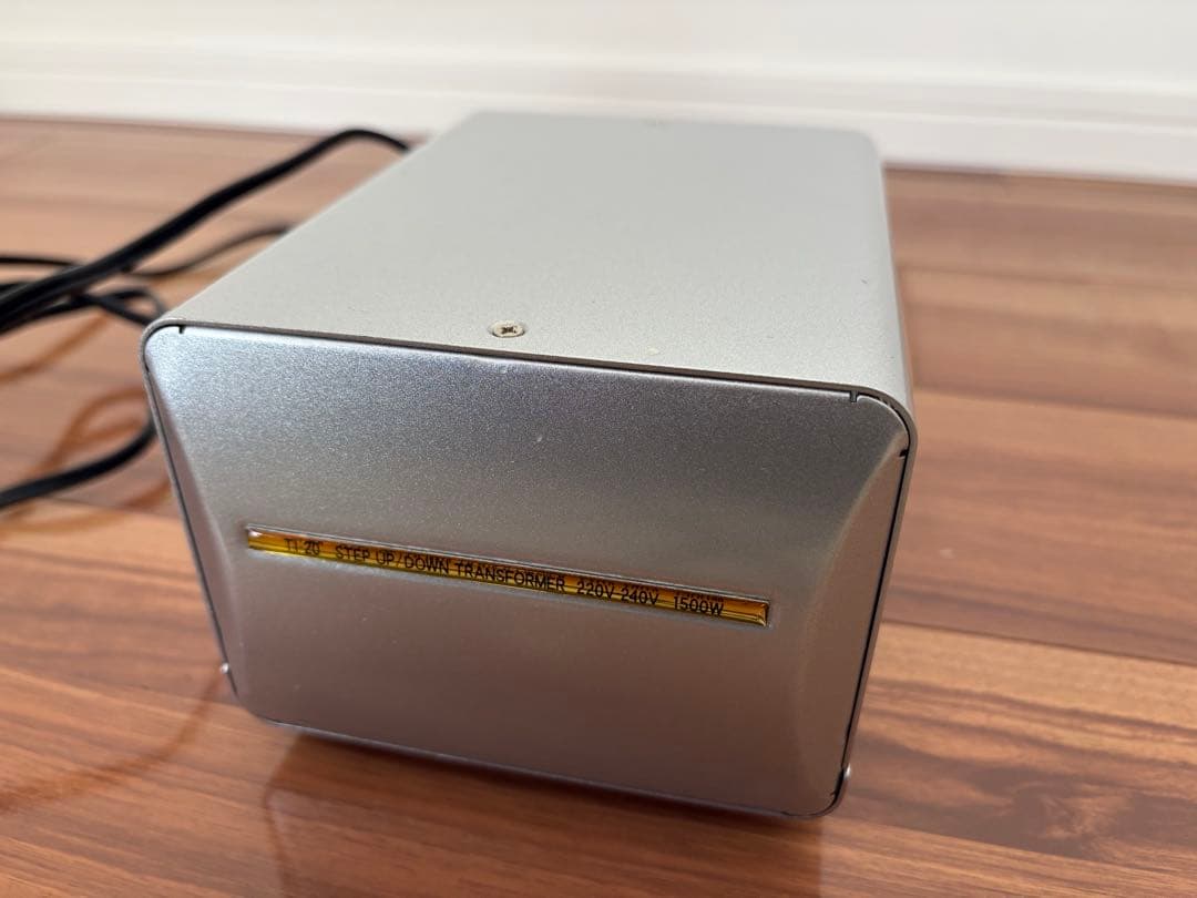 カシムラ　アップ/ダウントランス　TI-20 変圧器 1500w シルバー