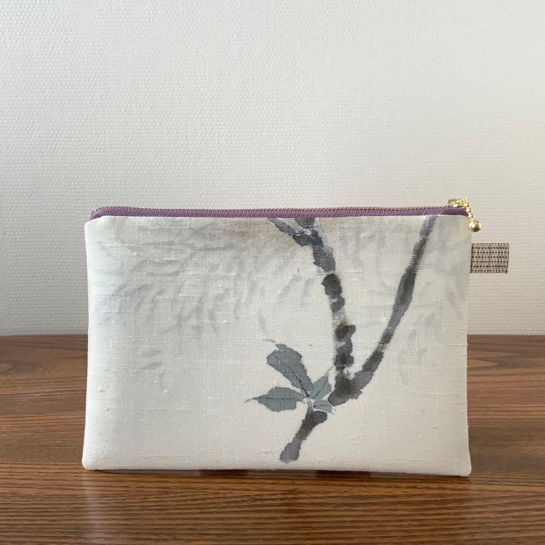 A4サイズ対応　紬帯　手描きの枝桜　リメイク　バンブーハンドルバッグ　ポーチ付き