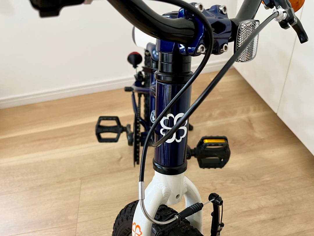 室内保管　送料込み　ヨツバサイクル　14インチ キッズバイク ネイビー