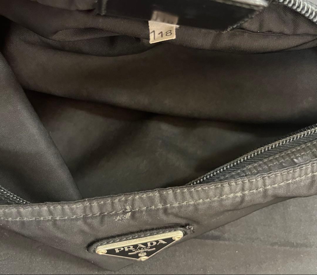 PRADA ブラックナイロンショルダーバッグ