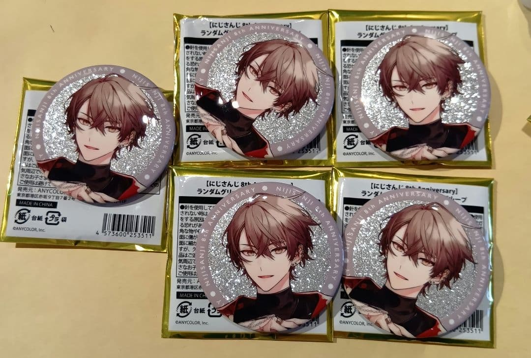 にじさんじ　8周年　グリッター缶バッジ　加賀美ハヤト