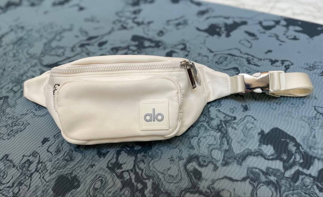 alo ボディバッグ IVORY