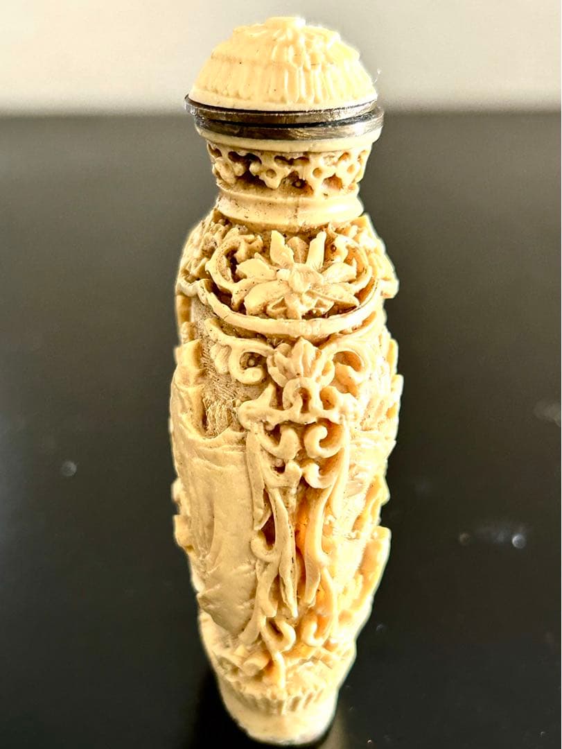 【中華民国骨董】ヴィンテージ 中国 彫刻樹脂 スナフボトル マッチングトップ4点