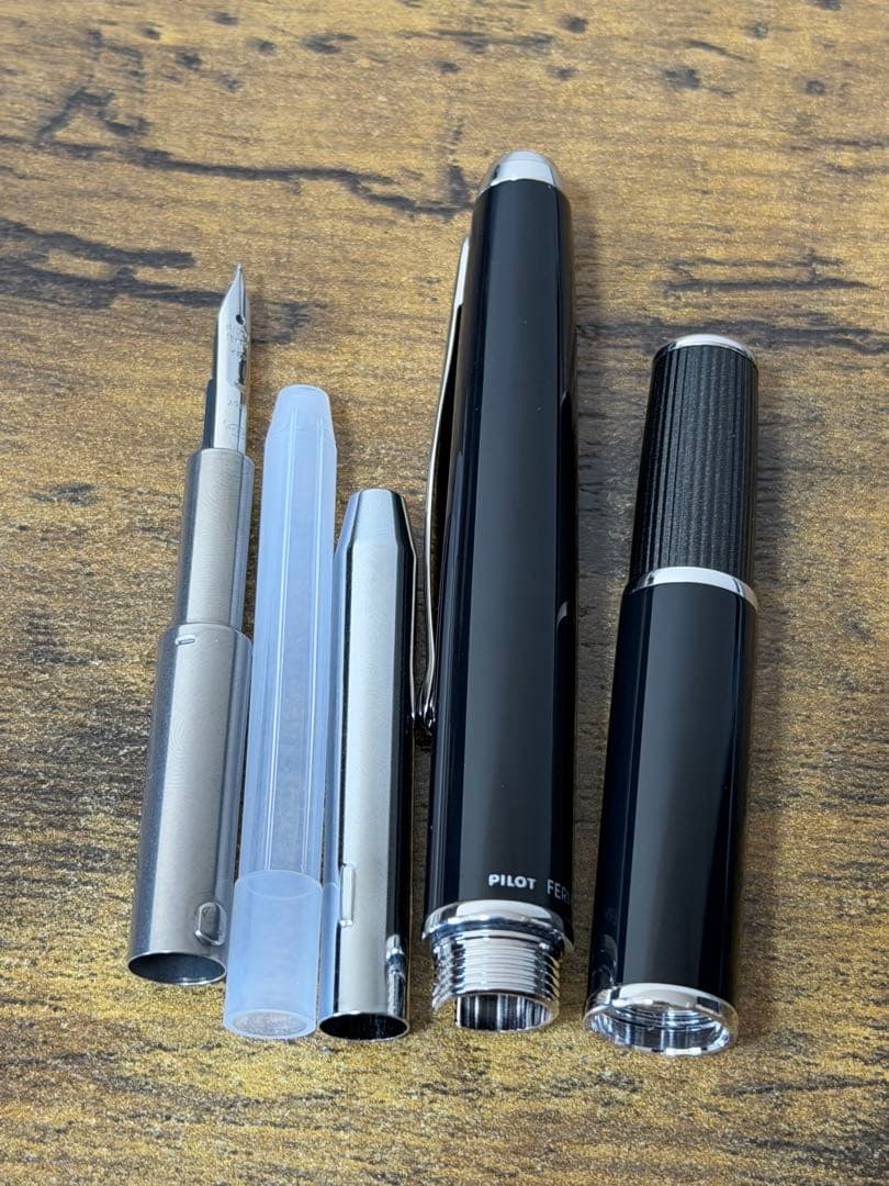 新品未使用　2008年製　キャップレス　フェルモ　18金　F パイロット　万年筆