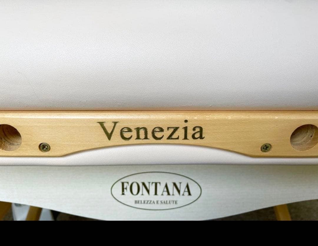 フォンタナベネチア　マッサージ　エステベッド