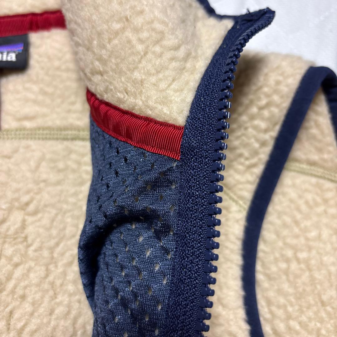 ✨美品✨パタゴニア　レトロ・パイル フリースベスト ベージュ 胸ロゴ　好配色