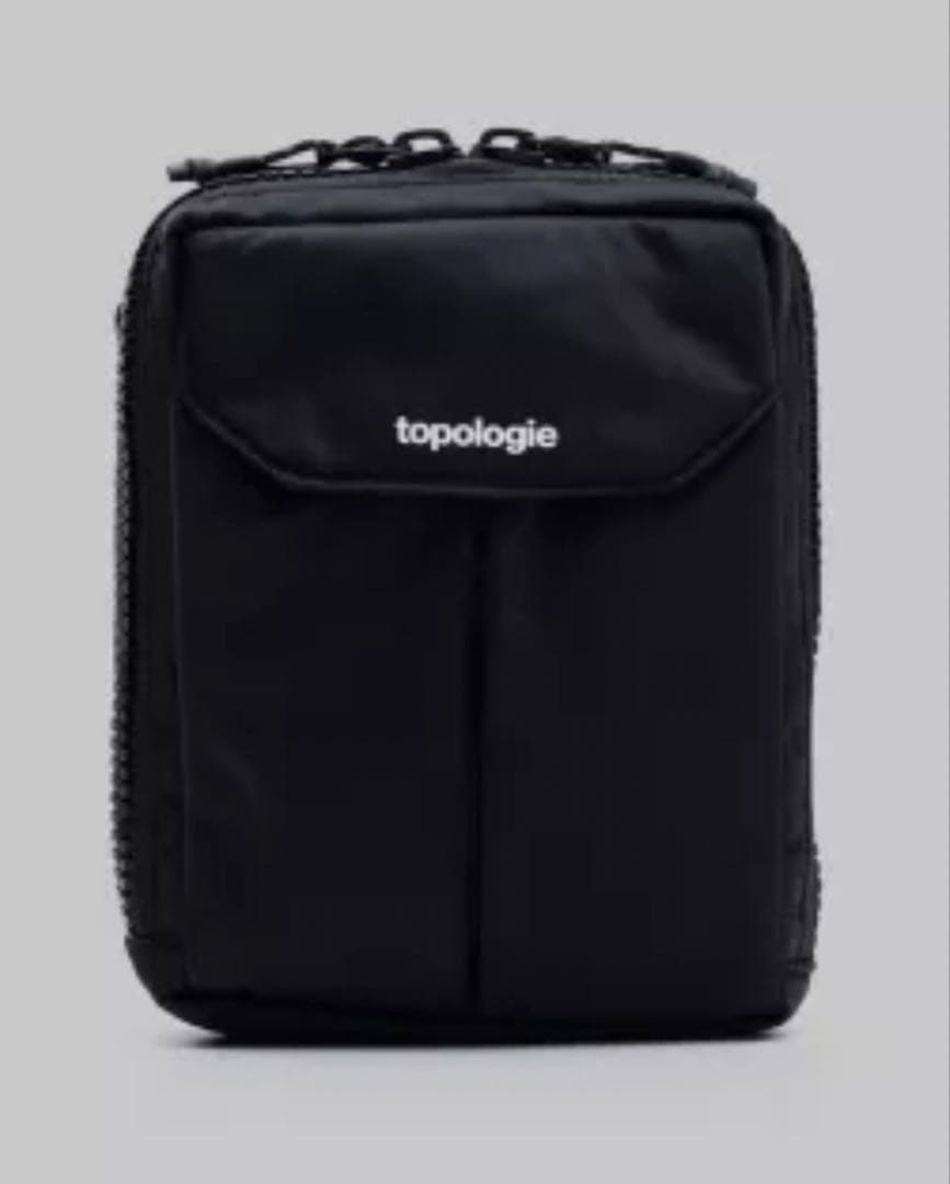 【タグ付き新品】topologie ブラック サコッシュ　ストラップ付年末価額‼️