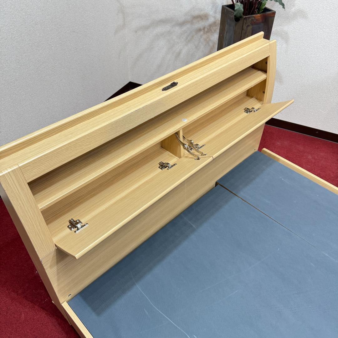 ダブルベッド　引き出し有り　コンセント付き　枕元に収納有