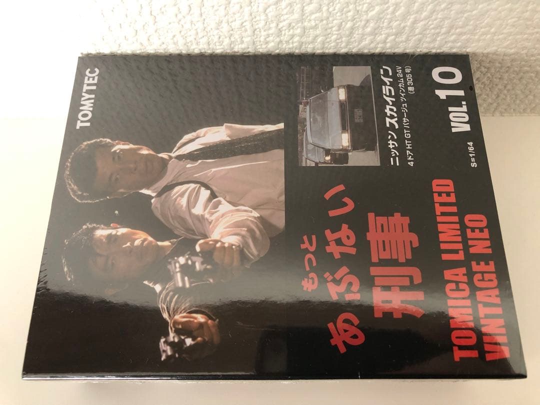 1/64 トミカリミテッドヴィンテージ あぶない刑事 レパード　スカイライン