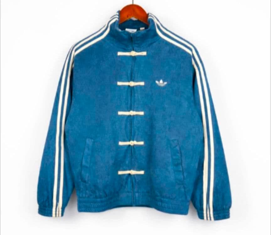 【adidas】SNSで話題☆中国限定　トラックジャケット