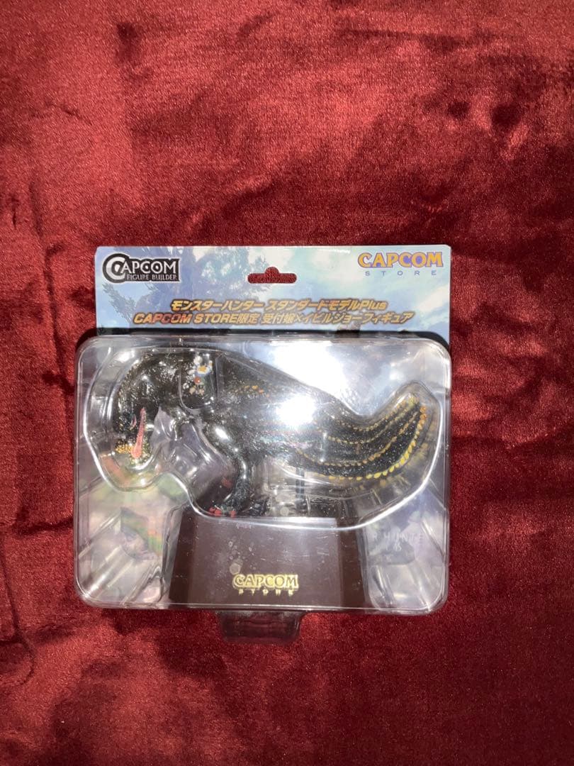 新品未開封モンスターハンター  CAPCOM STORE限定受付嬢×イビルジョー