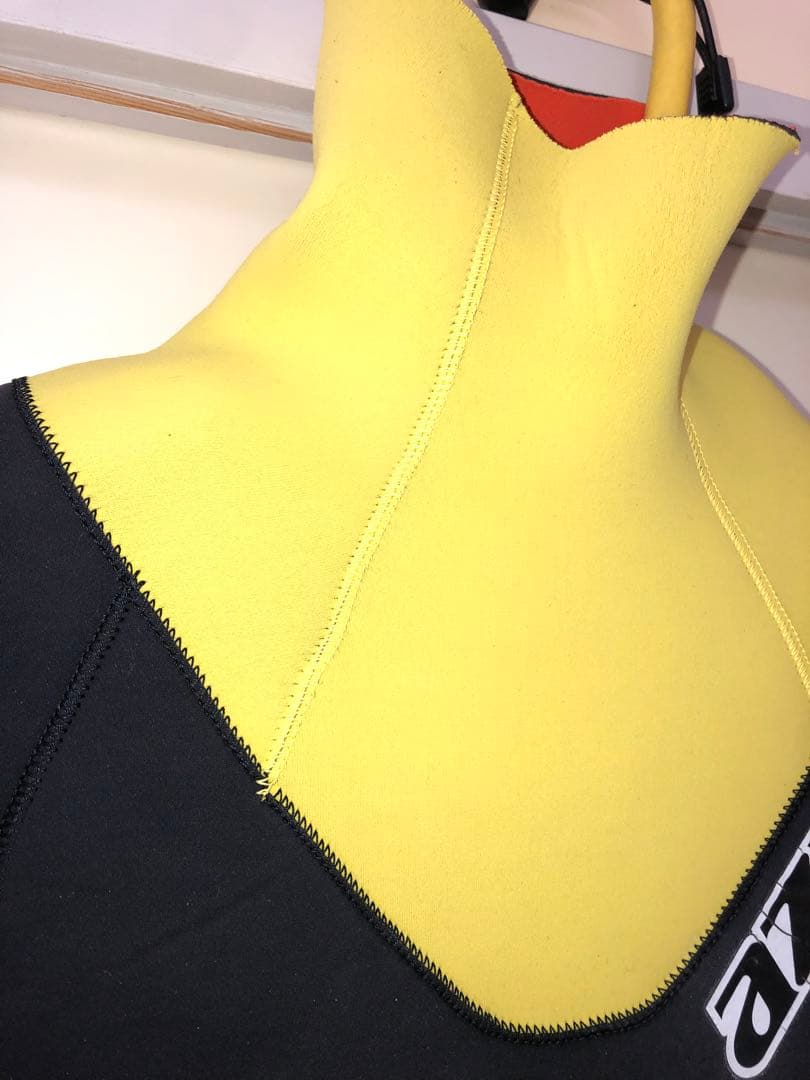 【サイズが合えばお買い得）azul セミドライ　5ミリ3ミリ　サイズML MB