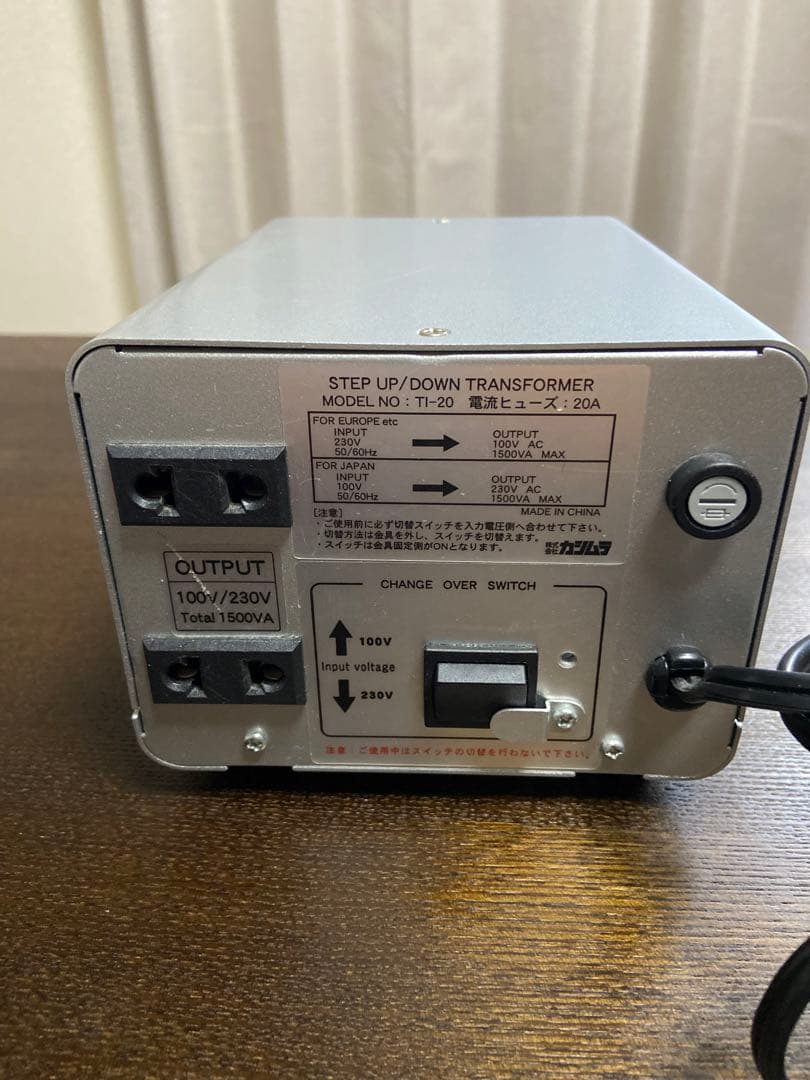 変圧器 カシムラ1500VAステップアップ・ダウン