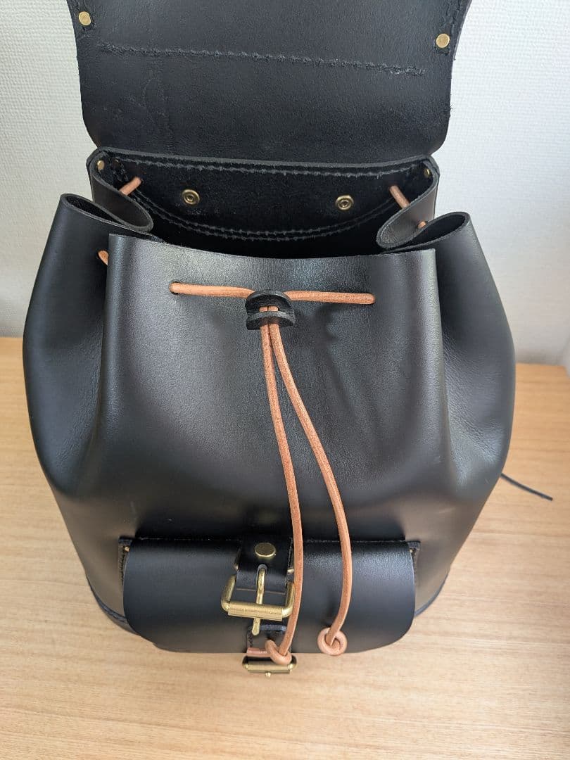 【美品】HERZ　迫力のWポケットリュック(R-9)　オールレザー　ヘルツ