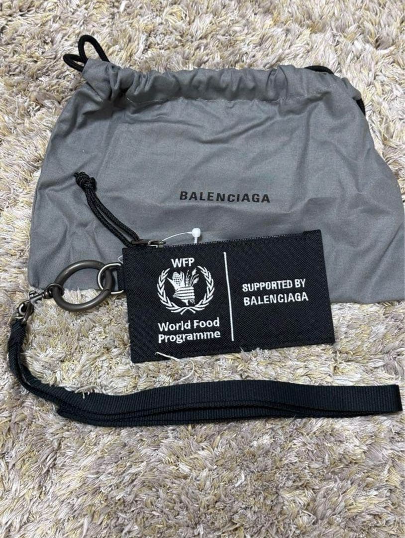 新品 バレンシアガBalenciaga WFPコラボ ナイロンキカードケース