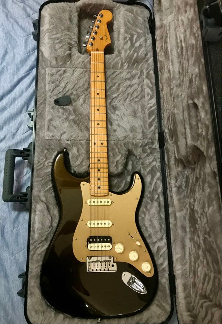 フェンダー American Ultra Stratocaster HSS