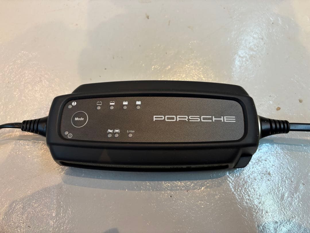 Porsche Charge-o-mat Pro 12Vバッテリーチャージャー