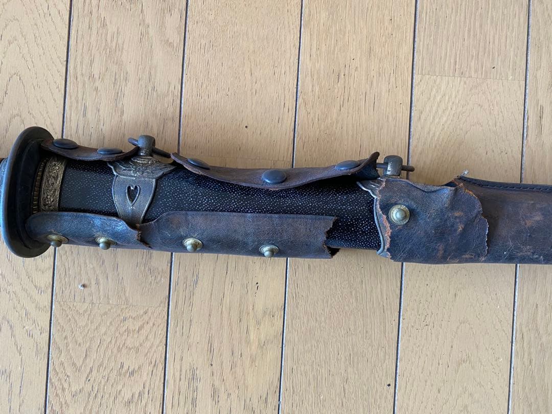 か*る様 軍刀(刀身なし)2本と刀掛け、矢筒(矢3本付)