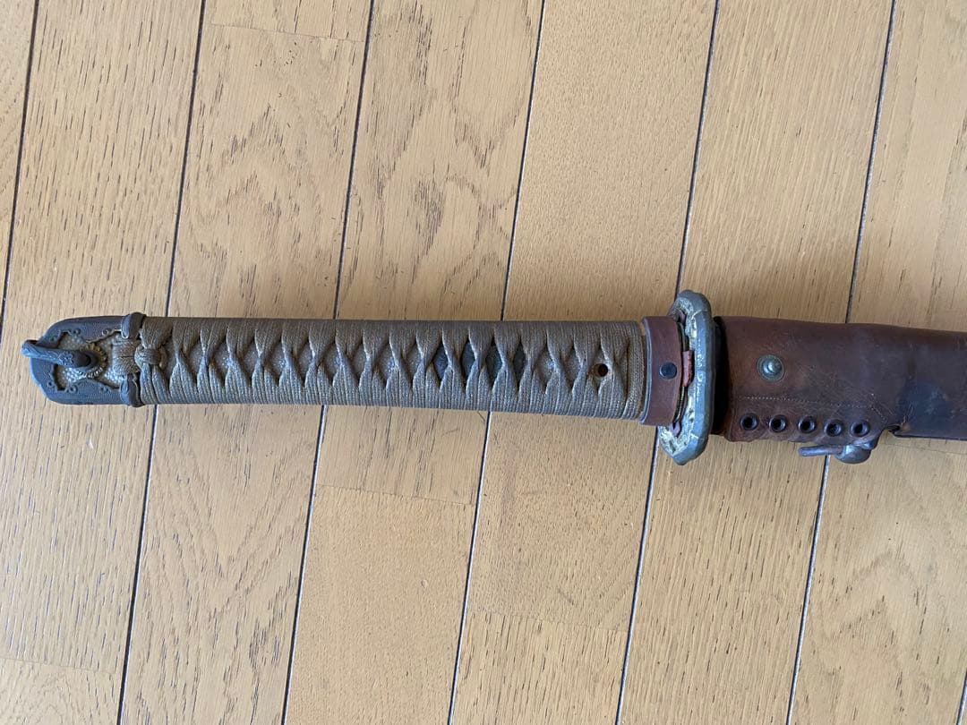 か*る様 軍刀(刀身なし)2本と刀掛け、矢筒(矢3本付)