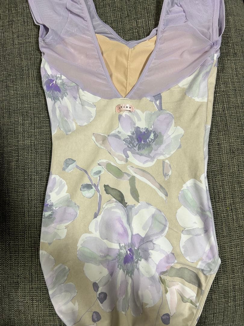 【新品未使用】stina 花柄 スリーブ付きレオタード