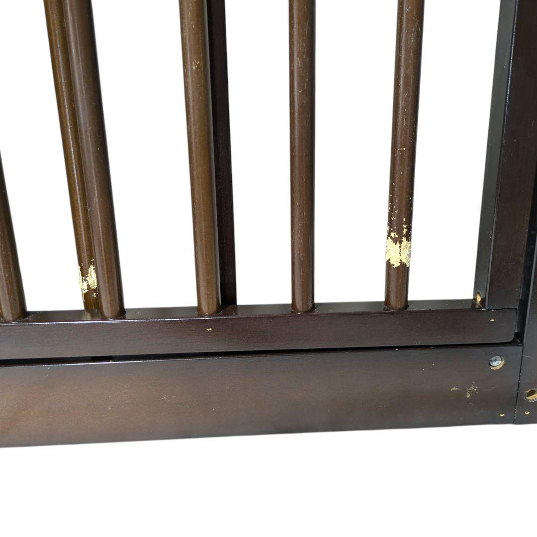 定価は高級品！噛み跡ありの訳あり特価。仕切り付きで広々使える木製サークル。