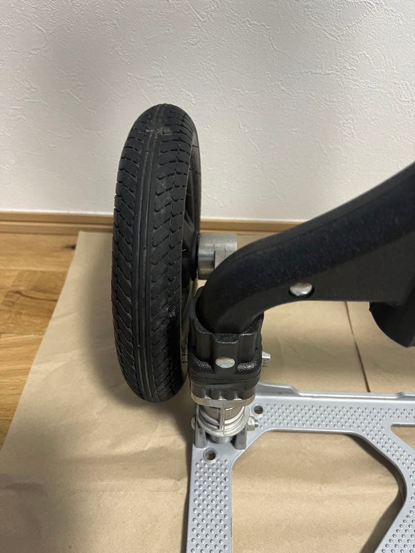 折りたたみ　エアバギータイヤ付きキャリー