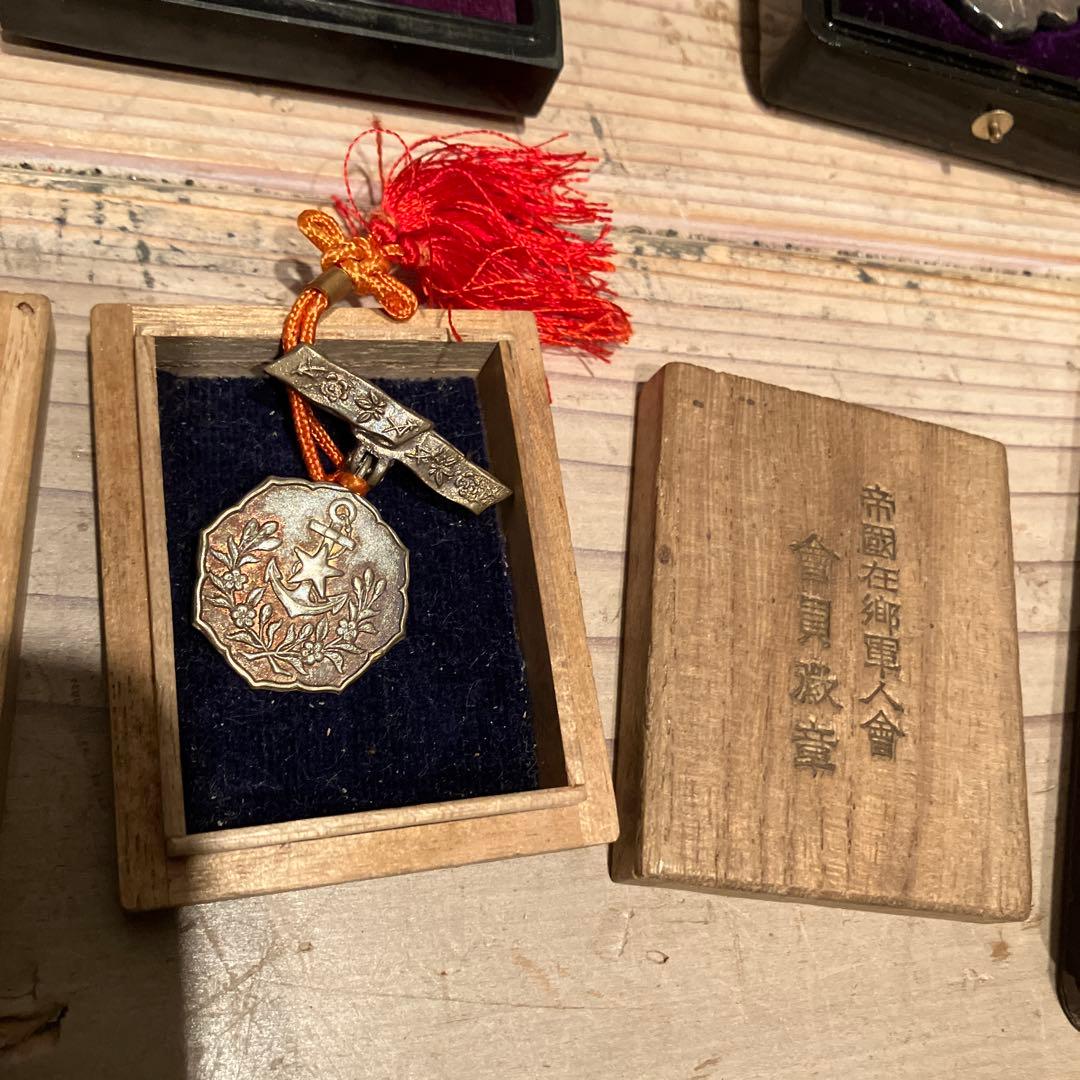 古*ン様 勲章まとめ 勲章 徽章 記章 バッジ 記念章勲章 勲八等白色桐葉章 詳