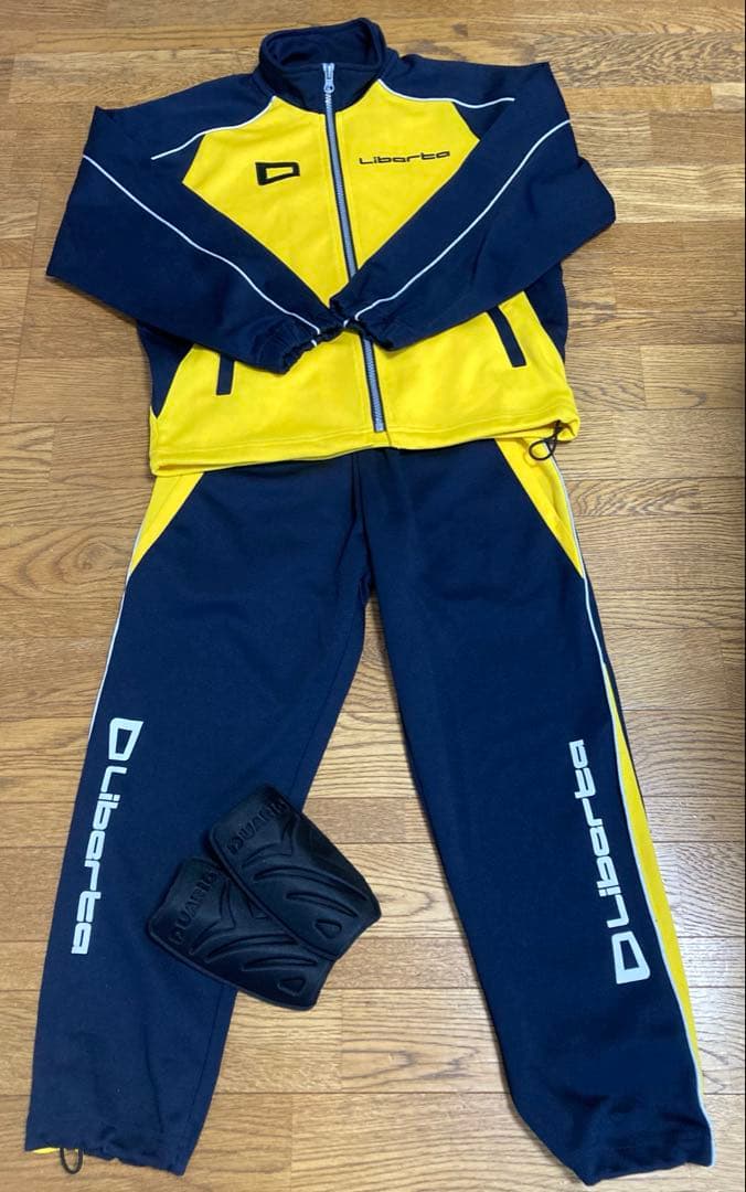 リベルタ⭐︎ジャージ上下セット　レガース付き